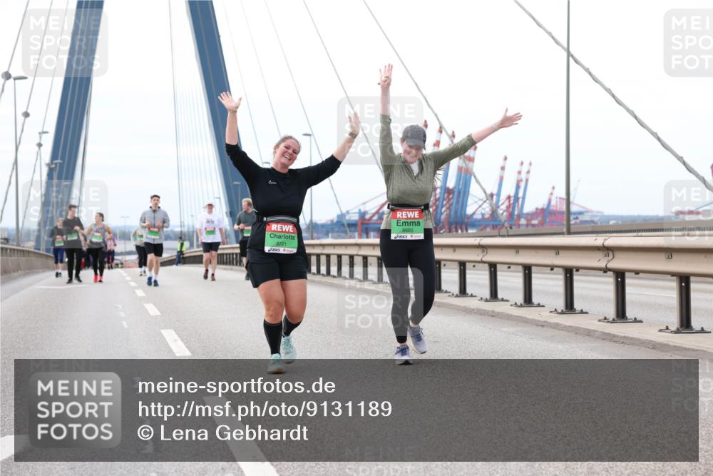 03.10.2025 - Köhlbrandbrückenlauf Lena Gebhardt http://msf.ph/oto/9131189 03.10.2025 16:07:24 Position 2 8721, 8685 meine-sportfotos.de