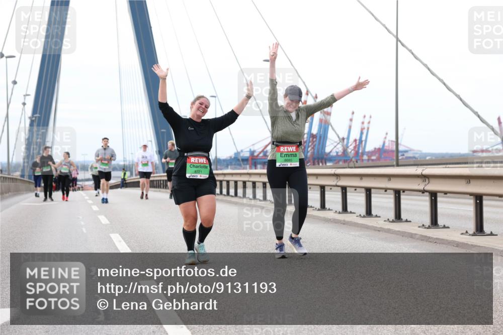 03.10.2025 - Köhlbrandbrückenlauf Lena Gebhardt http://msf.ph/oto/9131193 03.10.2025 16:07:24 Position 2 8721, 8685 meine-sportfotos.de