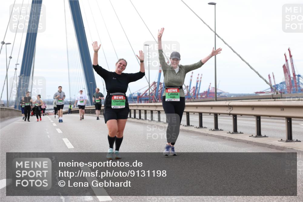 03.10.2025 - Köhlbrandbrückenlauf Lena Gebhardt http://msf.ph/oto/9131198 03.10.2025 16:07:24 Position 2 8721, 8685 meine-sportfotos.de