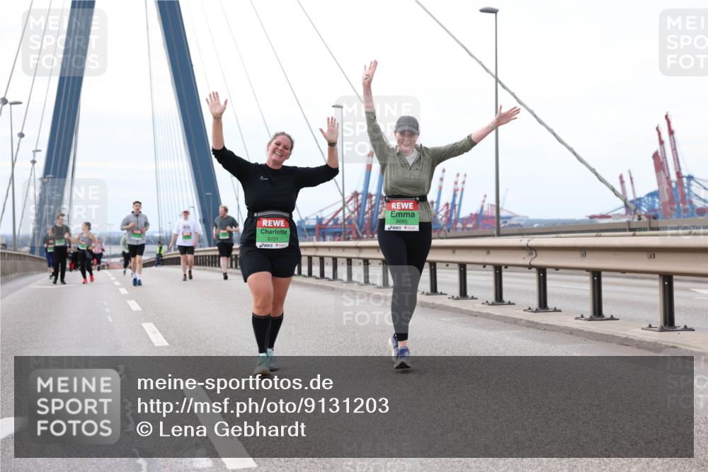 03.10.2025 - Köhlbrandbrückenlauf Lena Gebhardt http://msf.ph/oto/9131203 03.10.2025 16:07:24 Position 2 8721, 8685 meine-sportfotos.de