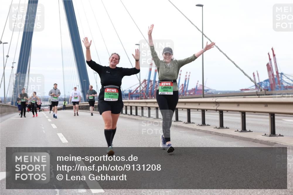03.10.2025 - Köhlbrandbrückenlauf Lena Gebhardt http://msf.ph/oto/9131208 03.10.2025 16:07:24 Position 2 8721, 8685 meine-sportfotos.de
