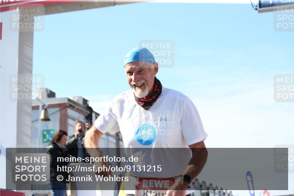 03.10.2025 - Köhlbrandbrückenlauf Jannik Wohlers http://msf.ph/oto/9131215 03.10.2025 13:49:27 Ziel 5736, 6102 meine-sportfotos.de