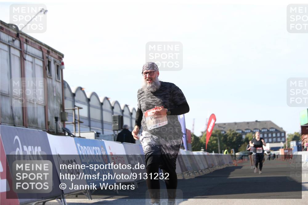 03.10.2025 - Köhlbrandbrückenlauf Jannik Wohlers http://msf.ph/oto/9131232 03.10.2025 13:49:41 Ziel 6123 meine-sportfotos.de