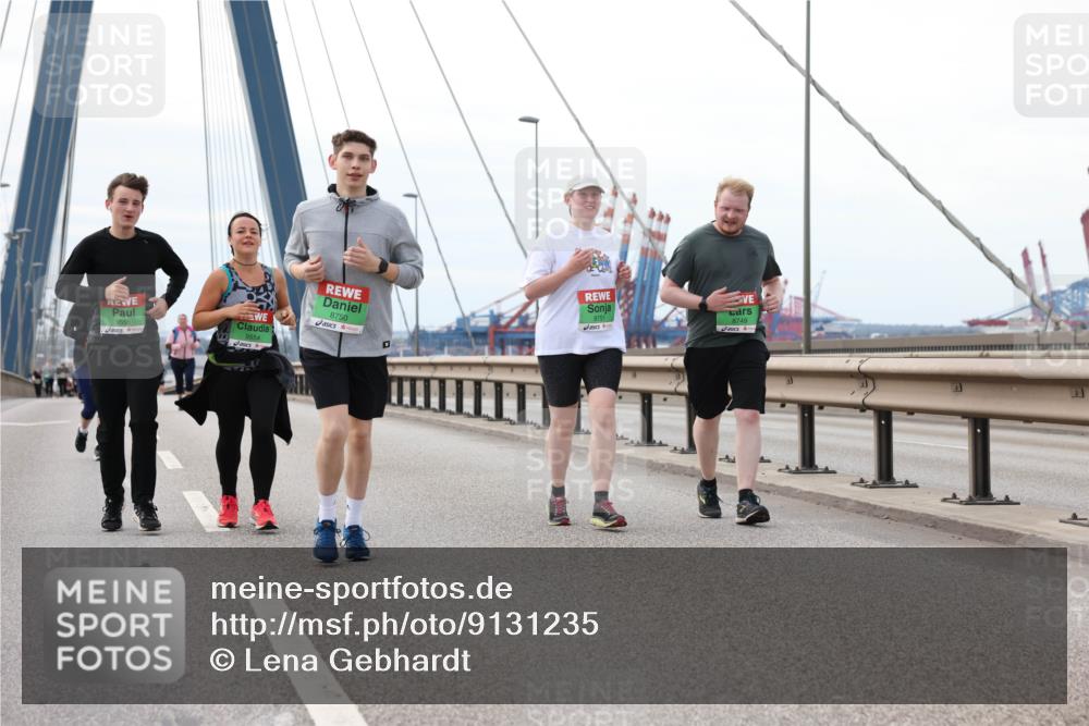 03.10.2025 - Köhlbrandbrückenlauf Lena Gebhardt http://msf.ph/oto/9131235 03.10.2025 16:07:34 Position 2 8750, 9555, 9554, 8751, 8749 meine-sportfotos.de