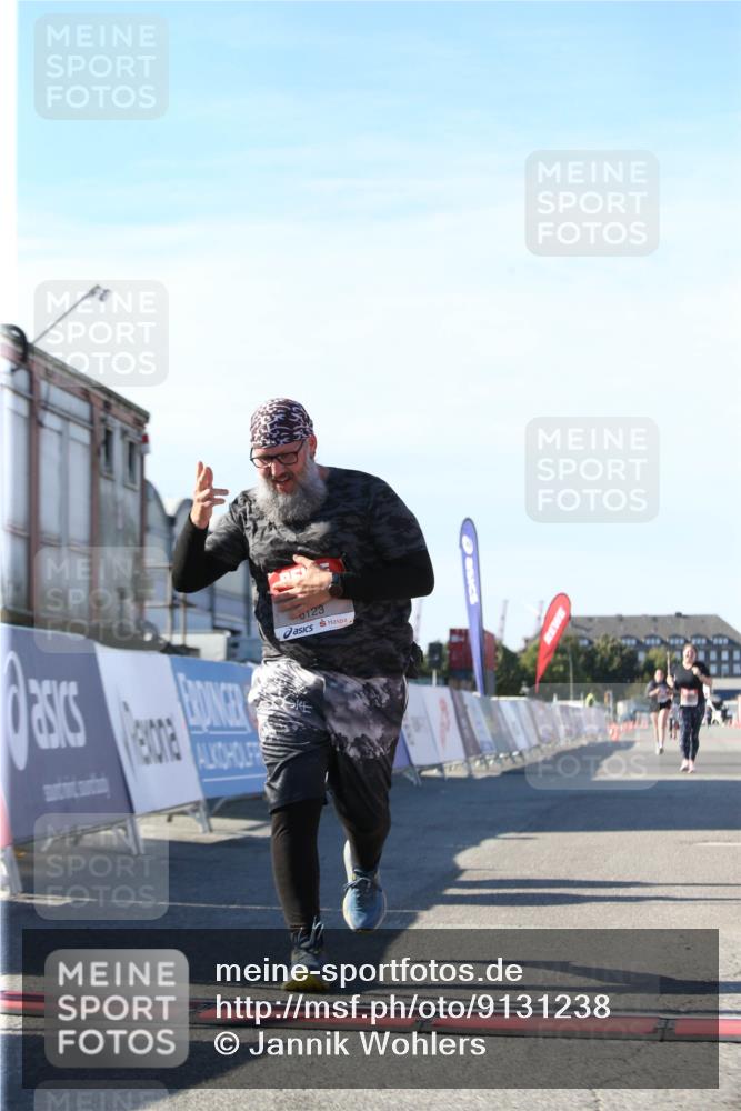 03.10.2025 - Köhlbrandbrückenlauf Jannik Wohlers http://msf.ph/oto/9131238 03.10.2025 13:49:42 Ziel 6123 meine-sportfotos.de