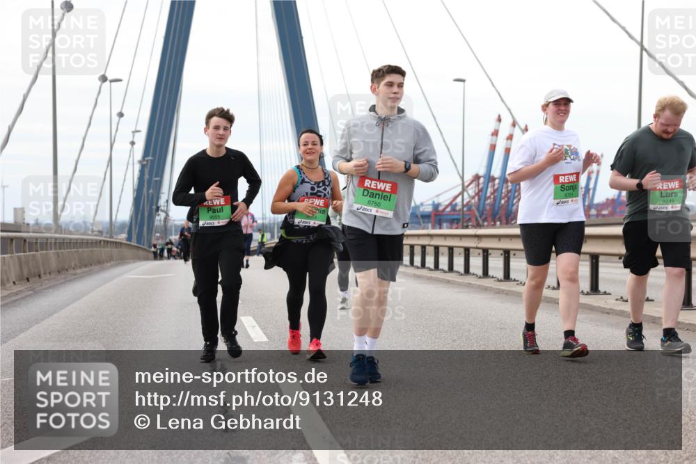 03.10.2025 - Köhlbrandbrückenlauf Lena Gebhardt http://msf.ph/oto/9131248 03.10.2025 16:07:35 Position 2 9555, 8750, 8751, 8749 meine-sportfotos.de