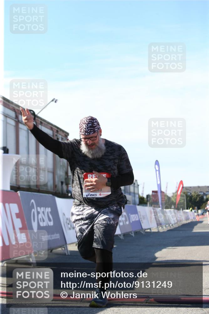 03.10.2025 - Köhlbrandbrückenlauf Jannik Wohlers http://msf.ph/oto/9131249 03.10.2025 13:49:42 Ziel 6123 meine-sportfotos.de