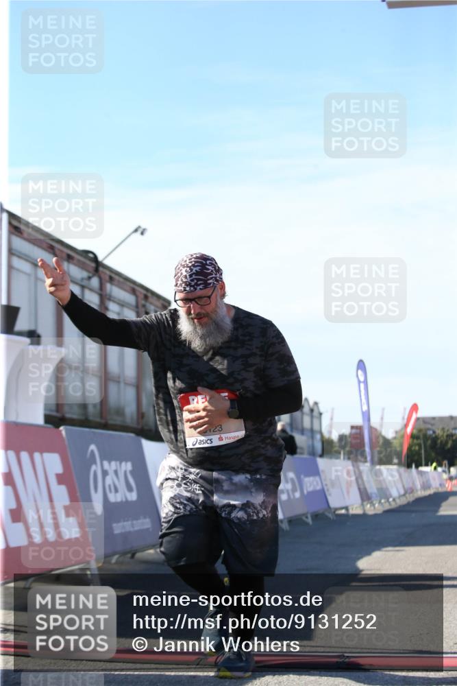 03.10.2025 - Köhlbrandbrückenlauf Jannik Wohlers http://msf.ph/oto/9131252 03.10.2025 13:49:43 Ziel 6123 meine-sportfotos.de