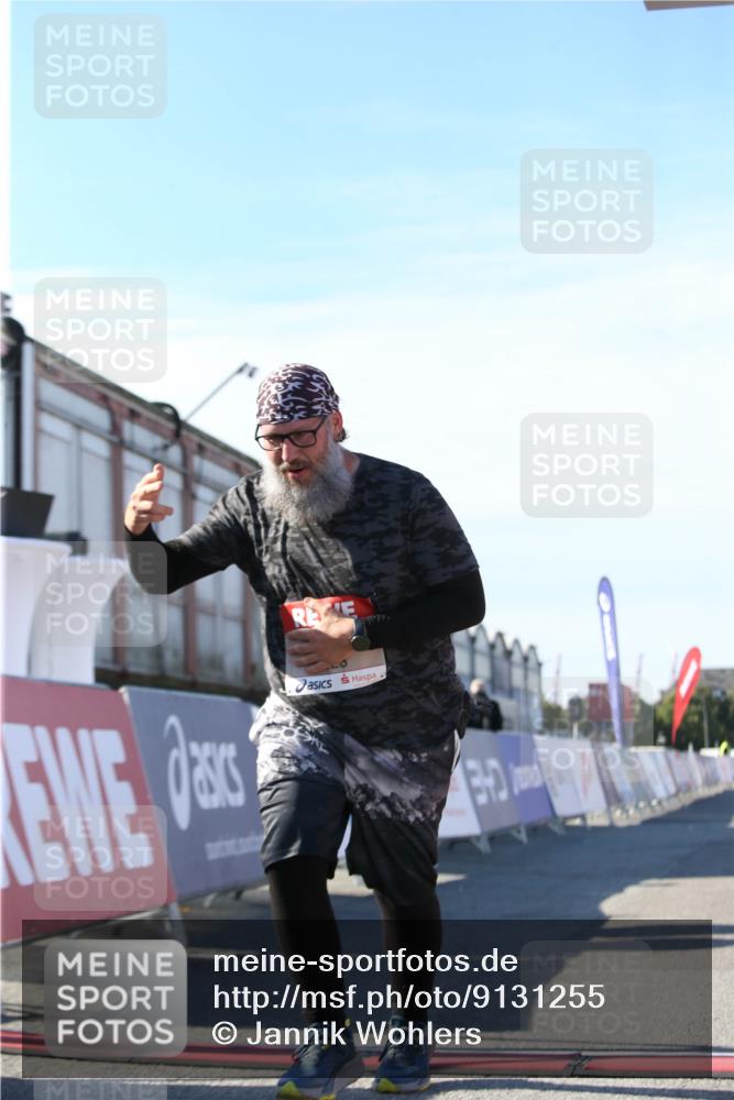 03.10.2025 - Köhlbrandbrückenlauf Jannik Wohlers http://msf.ph/oto/9131255 03.10.2025 13:49:43 Ziel 6123 meine-sportfotos.de