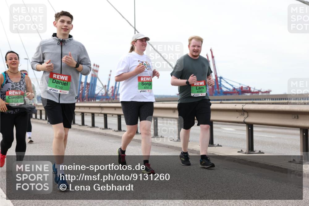 03.10.2025 - Köhlbrandbrückenlauf Lena Gebhardt http://msf.ph/oto/9131260 03.10.2025 16:07:36 Position 2 9554, 8750, 8751, 8749 meine-sportfotos.de