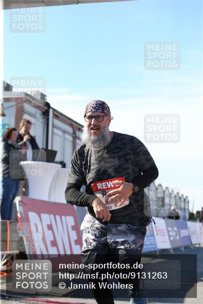 03.10.2025 - Köhlbrandbrückenlauf Jannik Wohlers http://msf.ph/oto/9131263 03.10.2025 13:49:43 Ziel 6123 meine-sportfotos.de