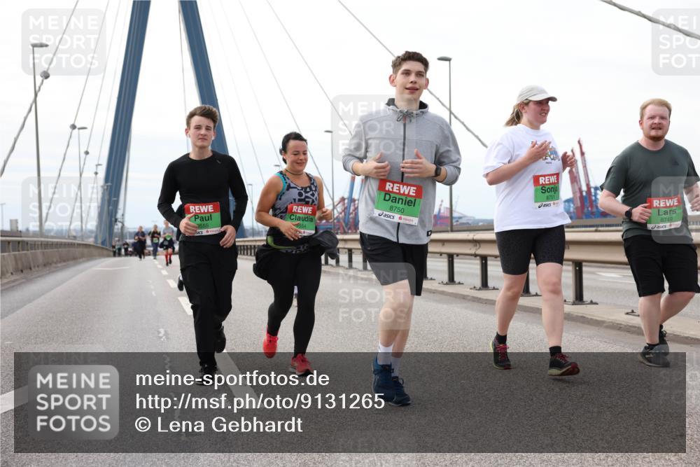 03.10.2025 - Köhlbrandbrückenlauf Lena Gebhardt http://msf.ph/oto/9131265 03.10.2025 16:07:36 Position 2 3555, 9554, 8750, 8751, 8749 meine-sportfotos.de
