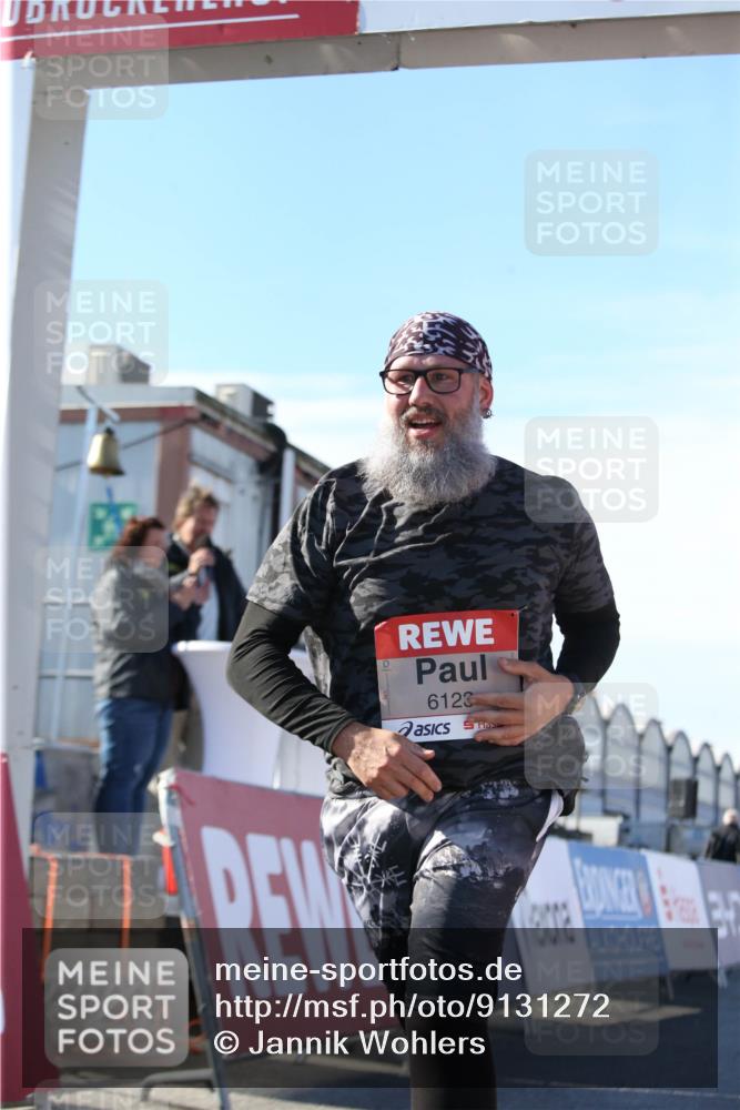03.10.2025 - Köhlbrandbrückenlauf Jannik Wohlers http://msf.ph/oto/9131272 03.10.2025 13:49:43 Ziel 6123 meine-sportfotos.de