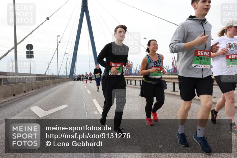 03.10.2025 - Köhlbrandbrückenlauf Lena Gebhardt http://msf.ph/oto/9131276 03.10.2025 16:07:37 Position 2 9554, 8750, 8751 meine-sportfotos.de