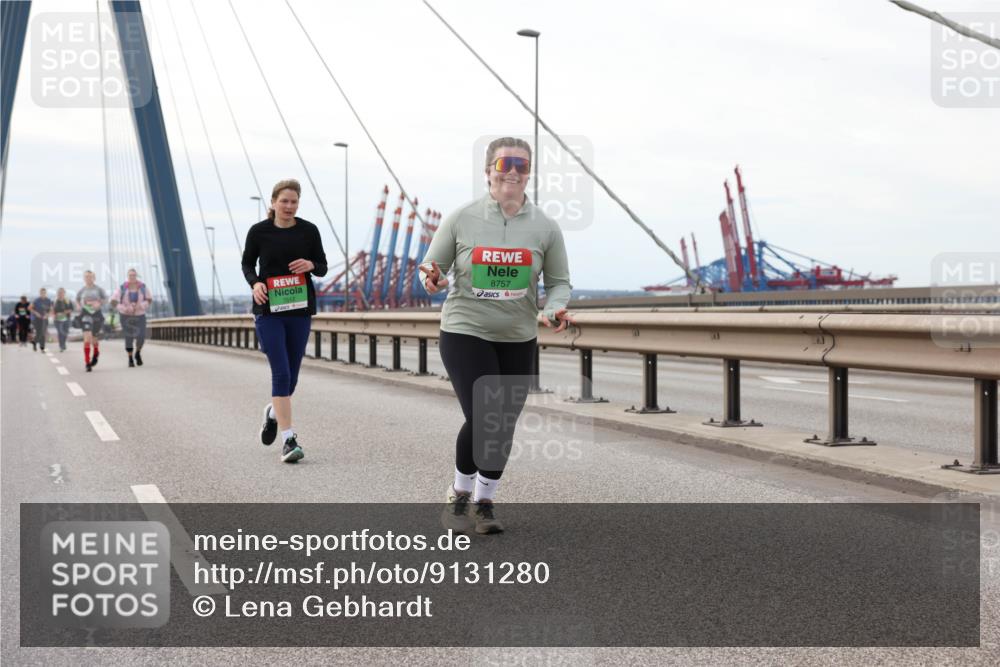 03.10.2025 - Köhlbrandbrückenlauf Lena Gebhardt http://msf.ph/oto/9131280 03.10.2025 16:07:39 Position 2 7512, 8757 meine-sportfotos.de