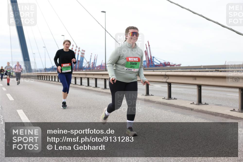 03.10.2025 - Köhlbrandbrückenlauf Lena Gebhardt http://msf.ph/oto/9131283 03.10.2025 16:07:39 Position 2 8757 meine-sportfotos.de