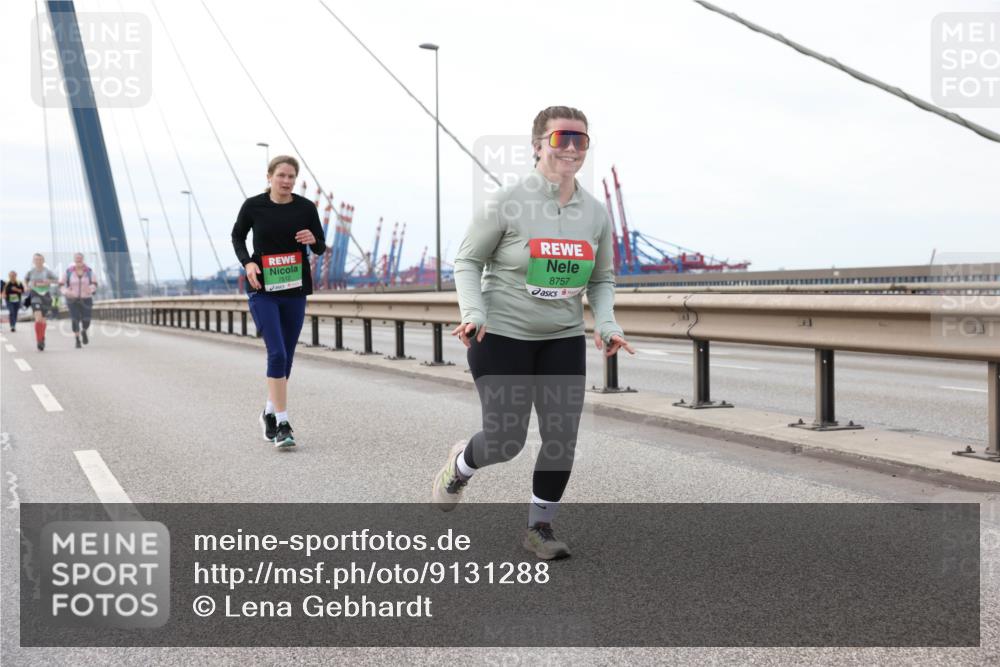 03.10.2025 - Köhlbrandbrückenlauf Lena Gebhardt http://msf.ph/oto/9131288 03.10.2025 16:07:40 Position 2 8757 meine-sportfotos.de