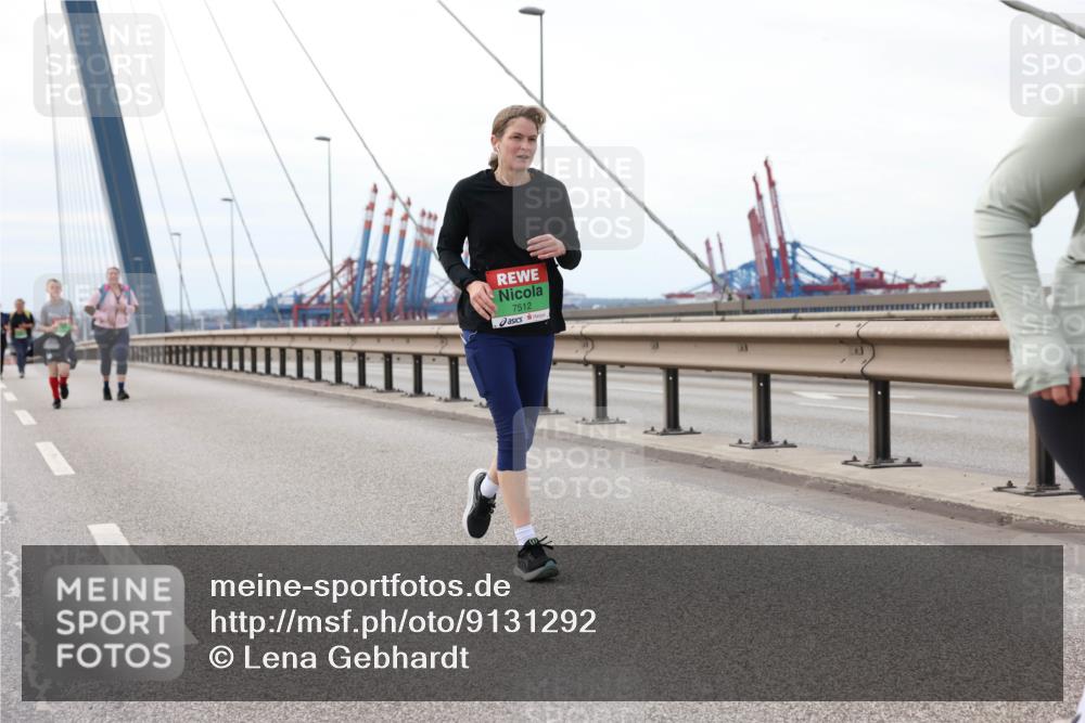 03.10.2025 - Köhlbrandbrückenlauf Lena Gebhardt http://msf.ph/oto/9131292 03.10.2025 16:07:40 Position 2 7512 meine-sportfotos.de