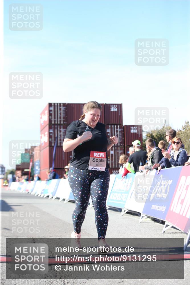 03.10.2025 - Köhlbrandbrückenlauf Jannik Wohlers http://msf.ph/oto/9131295 03.10.2025 13:49:52 Ziel 5316, 5364 meine-sportfotos.de