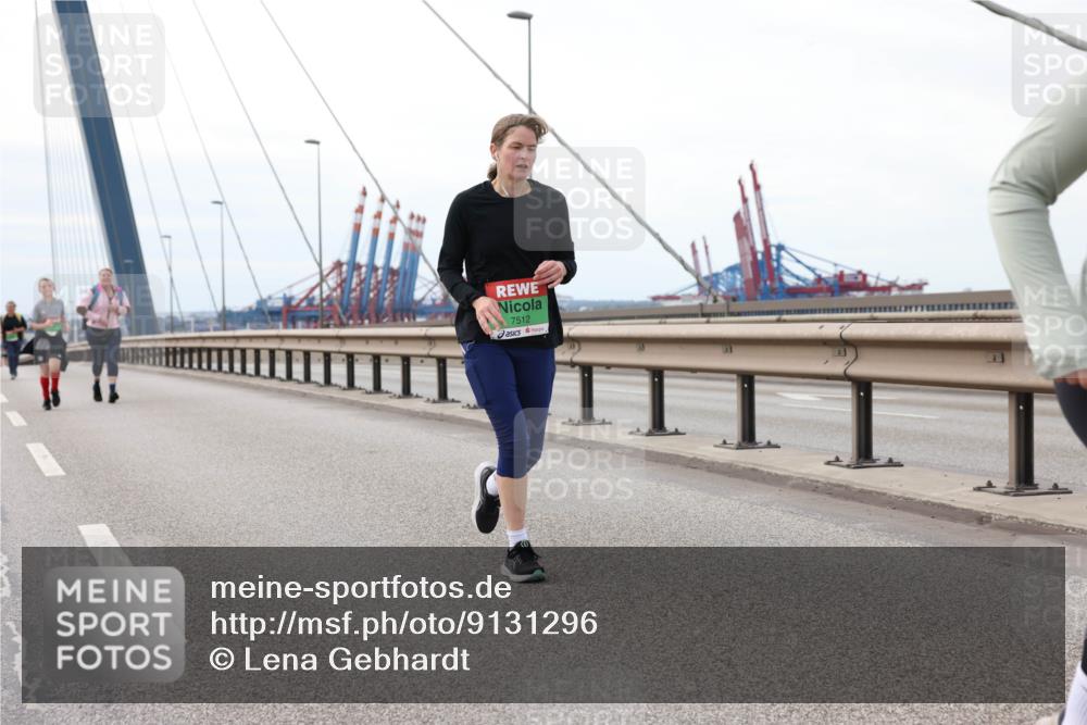 03.10.2025 - Köhlbrandbrückenlauf Lena Gebhardt http://msf.ph/oto/9131296 03.10.2025 16:07:40 Position 2 7512 meine-sportfotos.de