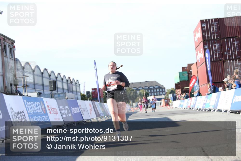 03.10.2025 - Köhlbrandbrückenlauf Jannik Wohlers http://msf.ph/oto/9131307 03.10.2025 13:49:56 Ziel 5316, 5364 meine-sportfotos.de