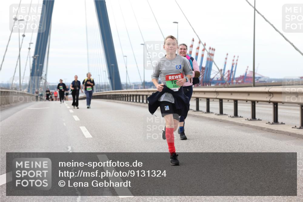 03.10.2025 - Köhlbrandbrückenlauf Lena Gebhardt http://msf.ph/oto/9131324 03.10.2025 16:07:45 Position 2 84 meine-sportfotos.de