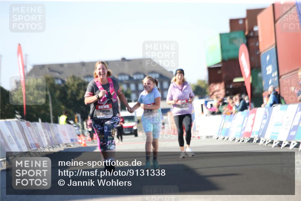 03.10.2025 - Köhlbrandbrückenlauf Jannik Wohlers http://msf.ph/oto/9131338 03.10.2025 13:50:09 Ziel 5611, 5612 meine-sportfotos.de