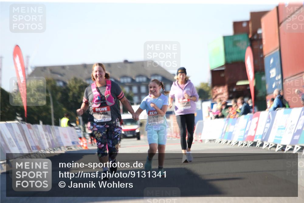 03.10.2025 - Köhlbrandbrückenlauf Jannik Wohlers http://msf.ph/oto/9131341 03.10.2025 13:50:10 Ziel 5611, 5612 meine-sportfotos.de