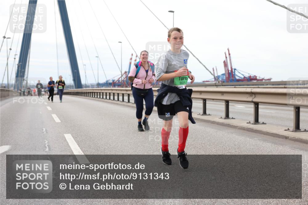03.10.2025 - Köhlbrandbrückenlauf Lena Gebhardt http://msf.ph/oto/9131343 03.10.2025 16:07:46 Position 2 8421 meine-sportfotos.de