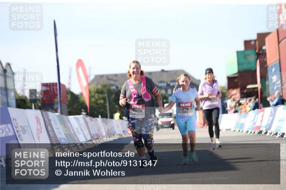 03.10.2025 - Köhlbrandbrückenlauf Jannik Wohlers http://msf.ph/oto/9131347 03.10.2025 13:50:11 Ziel 5611, 5612 meine-sportfotos.de