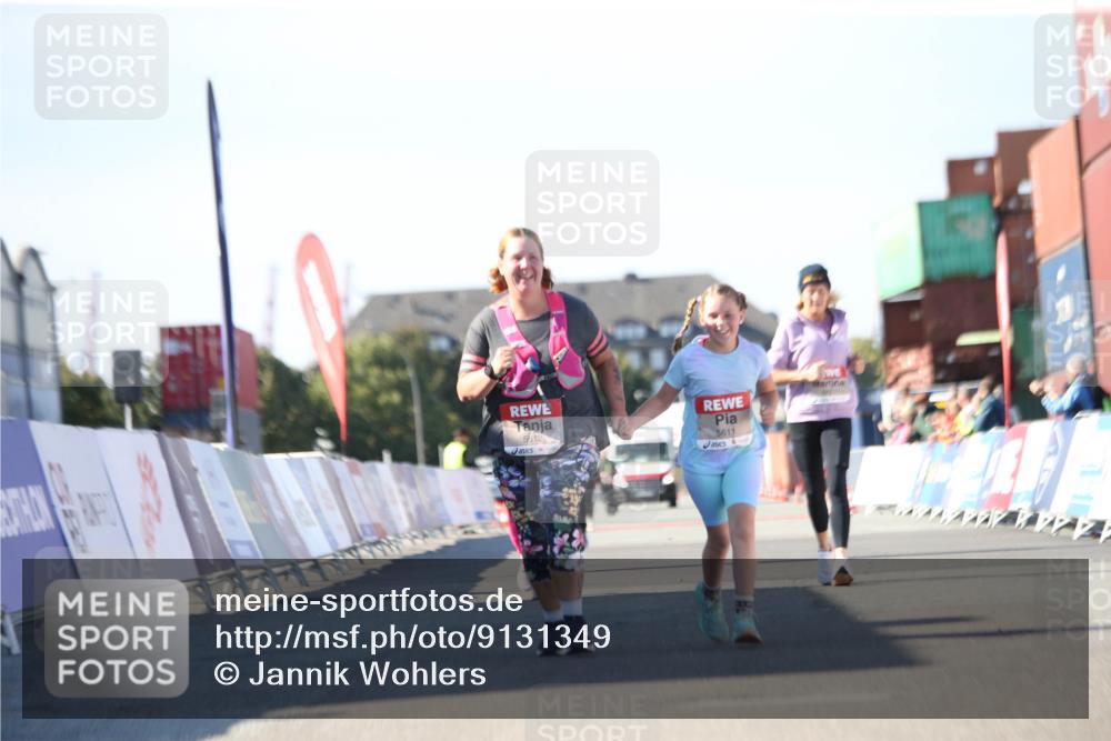 03.10.2025 - Köhlbrandbrückenlauf Jannik Wohlers http://msf.ph/oto/9131349 03.10.2025 13:50:11 Ziel 5611, 5612 meine-sportfotos.de