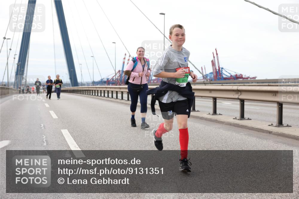 03.10.2025 - Köhlbrandbrückenlauf Lena Gebhardt http://msf.ph/oto/9131351 03.10.2025 16:07:46 Position 2 8421 meine-sportfotos.de