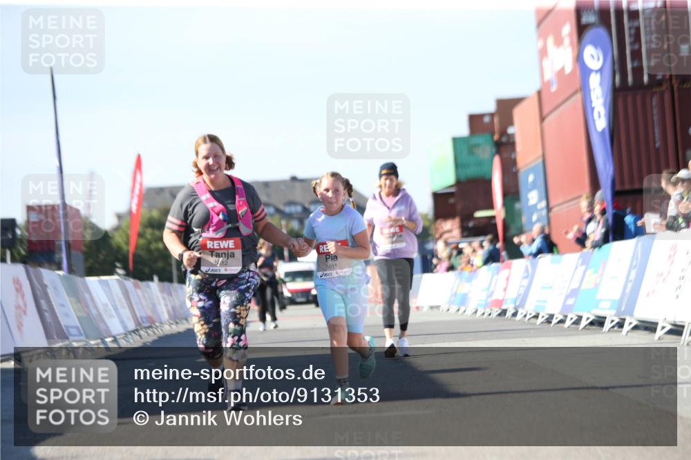 03.10.2025 - Köhlbrandbrückenlauf Jannik Wohlers http://msf.ph/oto/9131353 03.10.2025 13:50:12 Ziel 5611, 5612 meine-sportfotos.de