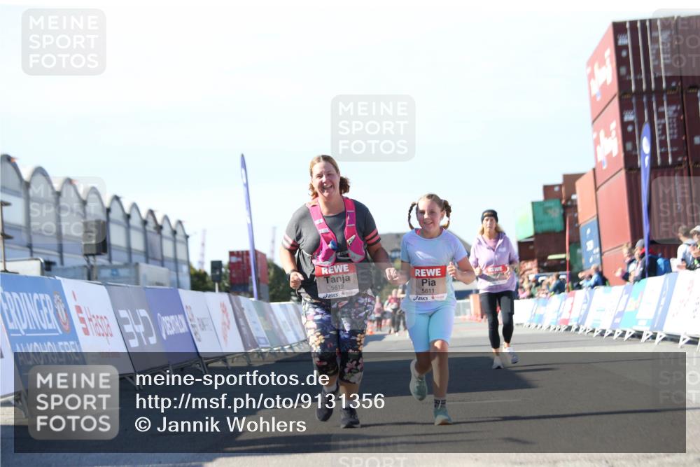 03.10.2025 - Köhlbrandbrückenlauf Jannik Wohlers http://msf.ph/oto/9131356 03.10.2025 13:50:14 Ziel 5225, 5611, 5612 meine-sportfotos.de