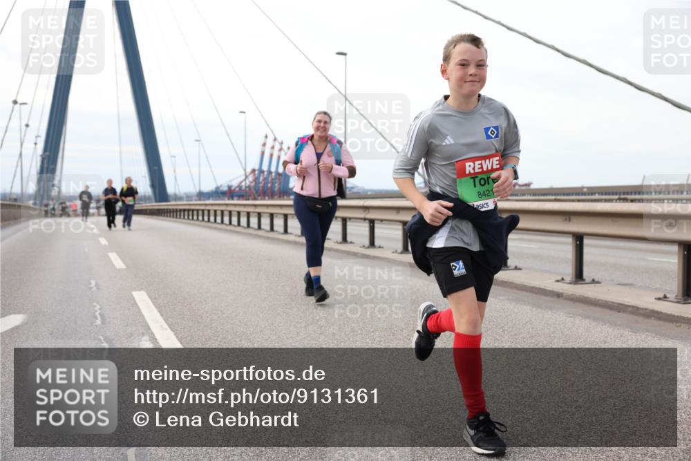 03.10.2025 - Köhlbrandbrückenlauf Lena Gebhardt http://msf.ph/oto/9131361 03.10.2025 16:07:46 Position 2 8421 meine-sportfotos.de