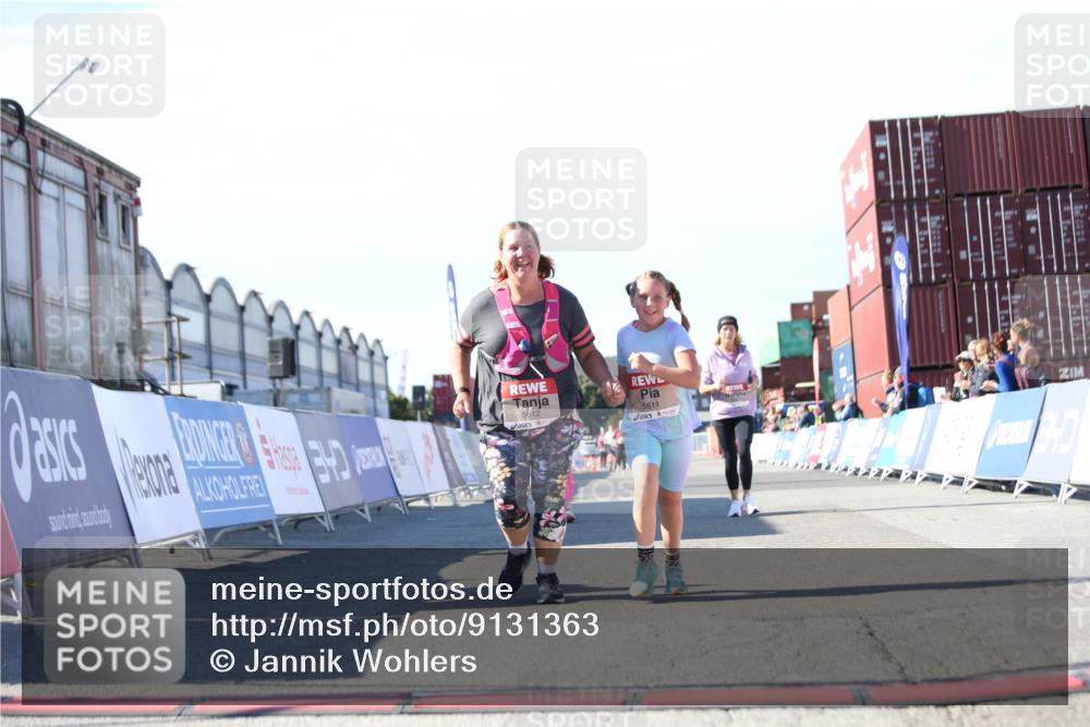 03.10.2025 - Köhlbrandbrückenlauf Jannik Wohlers http://msf.ph/oto/9131363 03.10.2025 13:50:15 Ziel 5225, 5547, 5611, 5612 meine-sportfotos.de