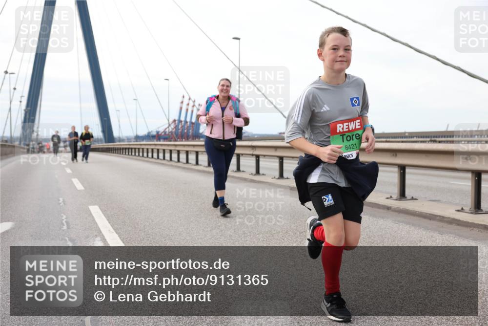 03.10.2025 - Köhlbrandbrückenlauf Lena Gebhardt http://msf.ph/oto/9131365 03.10.2025 16:07:46 Position 2 8421 meine-sportfotos.de