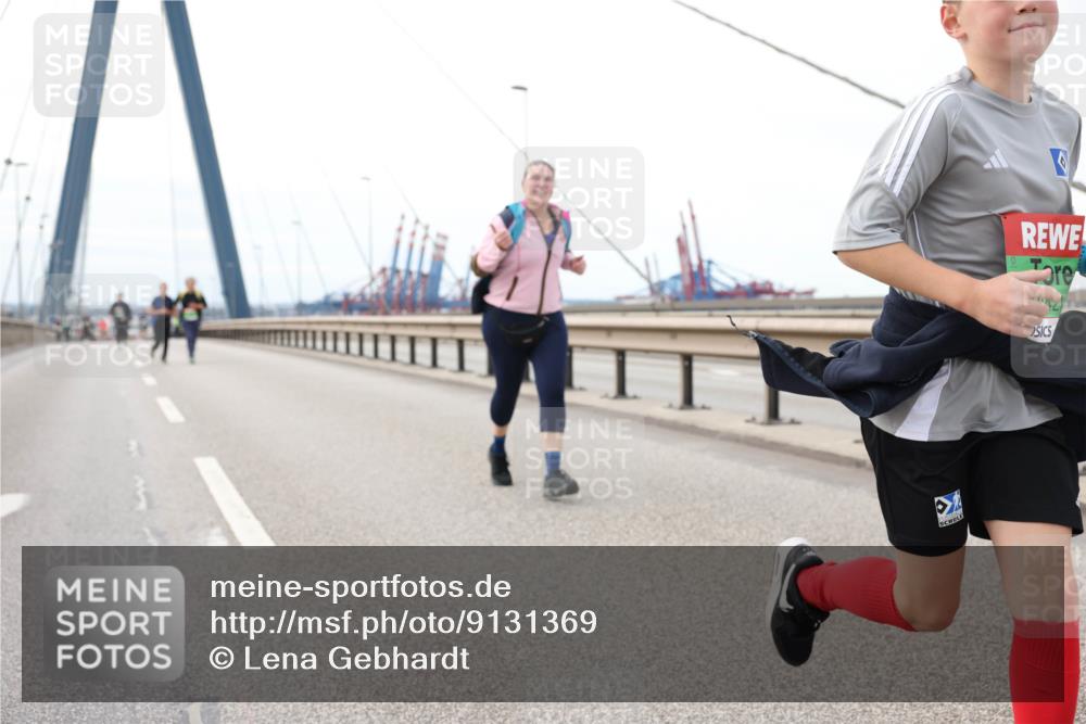 03.10.2025 - Köhlbrandbrückenlauf Lena Gebhardt http://msf.ph/oto/9131369 03.10.2025 16:07:47 Position 2 21 meine-sportfotos.de