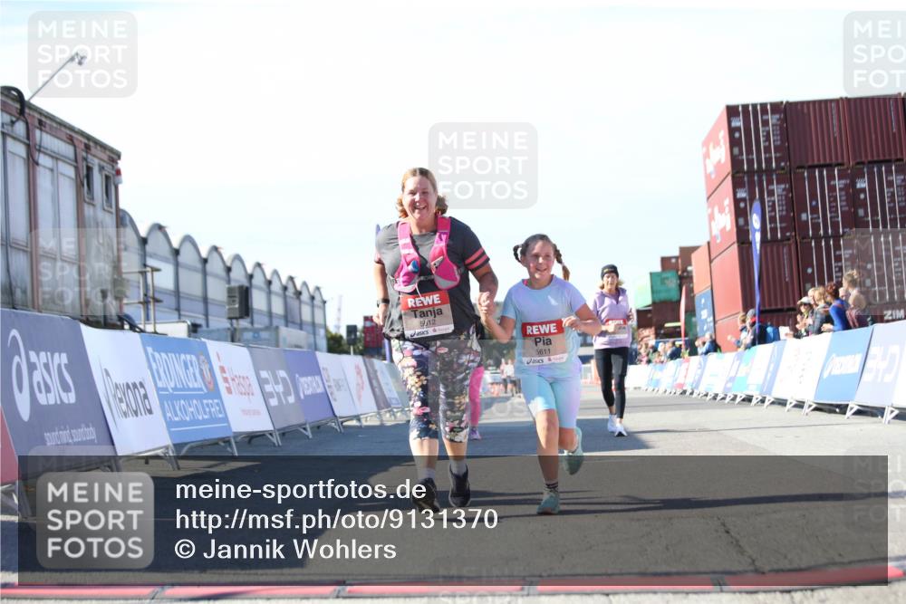 03.10.2025 - Köhlbrandbrückenlauf Jannik Wohlers http://msf.ph/oto/9131370 03.10.2025 13:50:15 Ziel 5225, 5547, 5611, 5612 meine-sportfotos.de