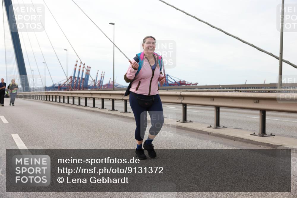 03.10.2025 - Köhlbrandbrückenlauf Lena Gebhardt http://msf.ph/oto/9131372 03.10.2025 16:07:47 Position 2  meine-sportfotos.de