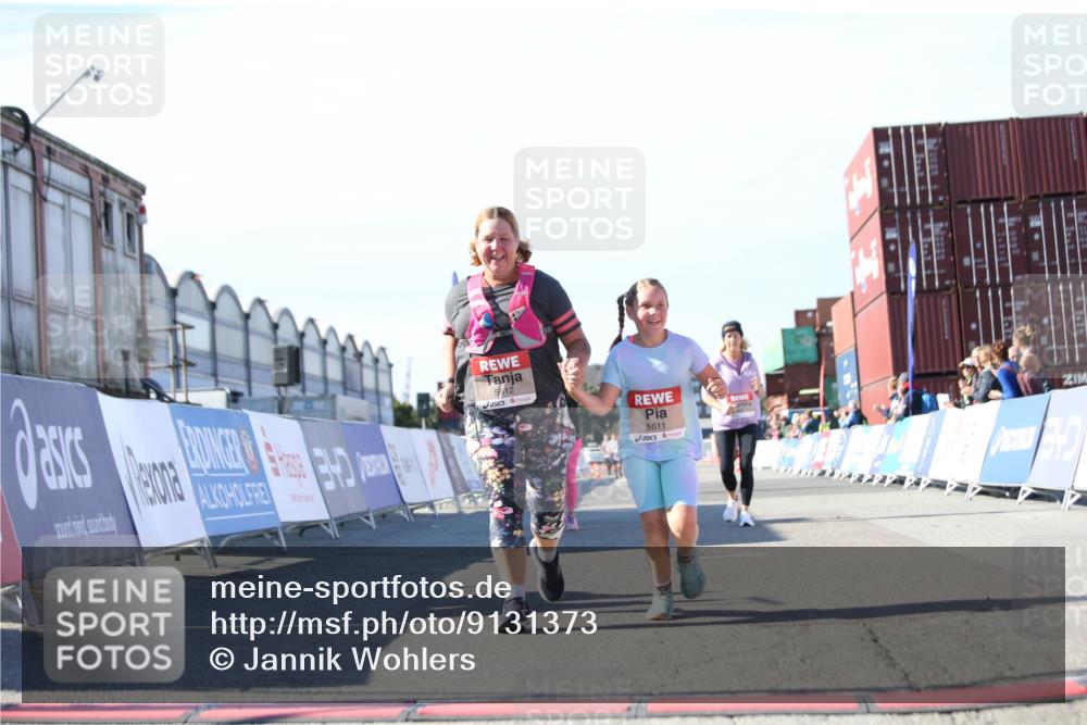 03.10.2025 - Köhlbrandbrückenlauf Jannik Wohlers http://msf.ph/oto/9131373 03.10.2025 13:50:15 Ziel 5225, 5547, 5611, 5612 meine-sportfotos.de