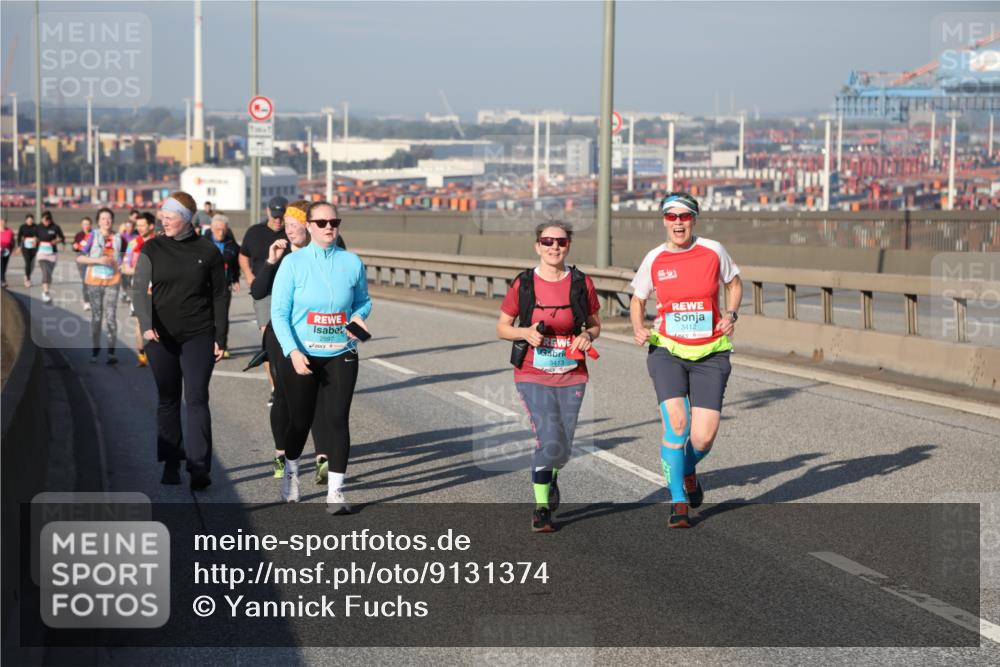 03.10.2025 - Köhlbrandbrückenlauf Yannick Fuchs http://msf.ph/oto/9131374 03.10.2025 09:03:30 Position 2 2597, 111, 3413, 3412 meine-sportfotos.de