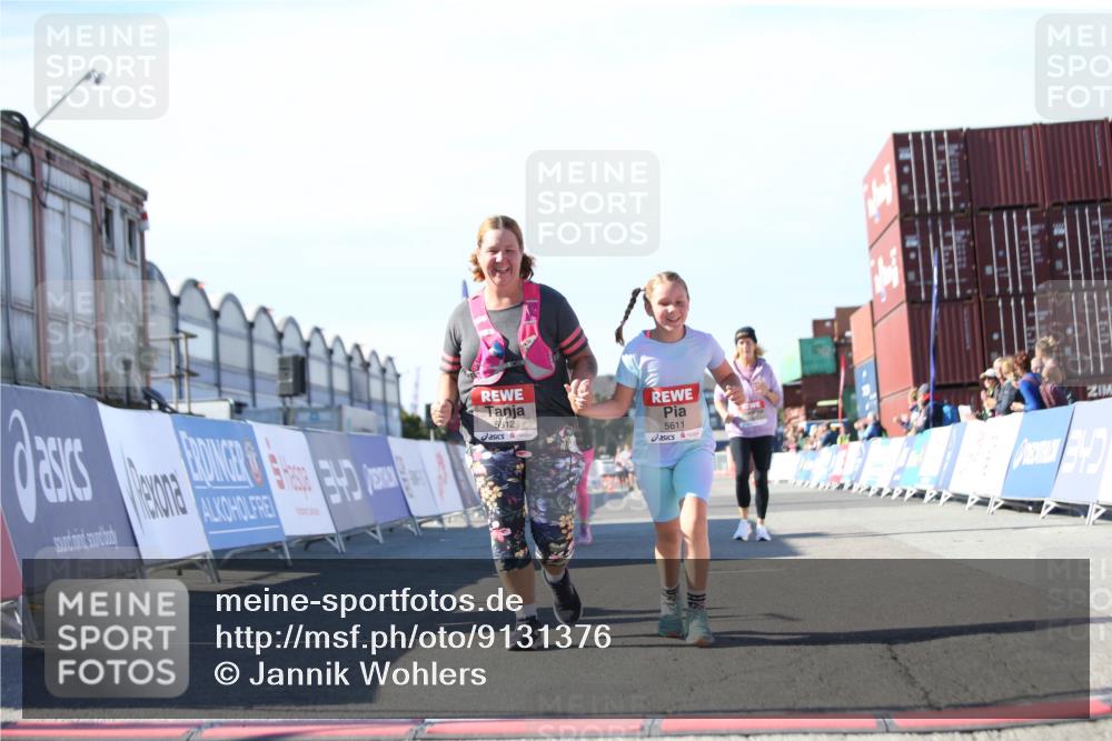 03.10.2025 - Köhlbrandbrückenlauf Jannik Wohlers http://msf.ph/oto/9131376 03.10.2025 13:50:15 Ziel 5225, 5547, 5611, 5612 meine-sportfotos.de