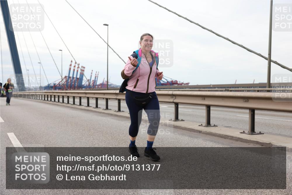 03.10.2025 - Köhlbrandbrückenlauf Lena Gebhardt http://msf.ph/oto/9131377 03.10.2025 16:07:47 Position 2  meine-sportfotos.de