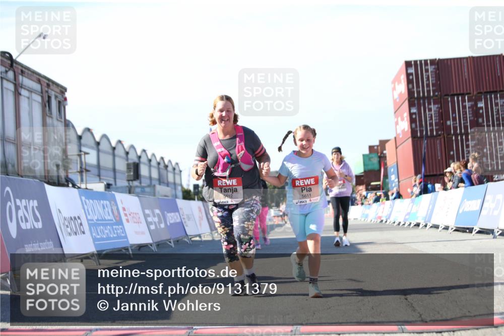 03.10.2025 - Köhlbrandbrückenlauf Jannik Wohlers http://msf.ph/oto/9131379 03.10.2025 13:50:15 Ziel 5225, 5547, 5611, 5612 meine-sportfotos.de