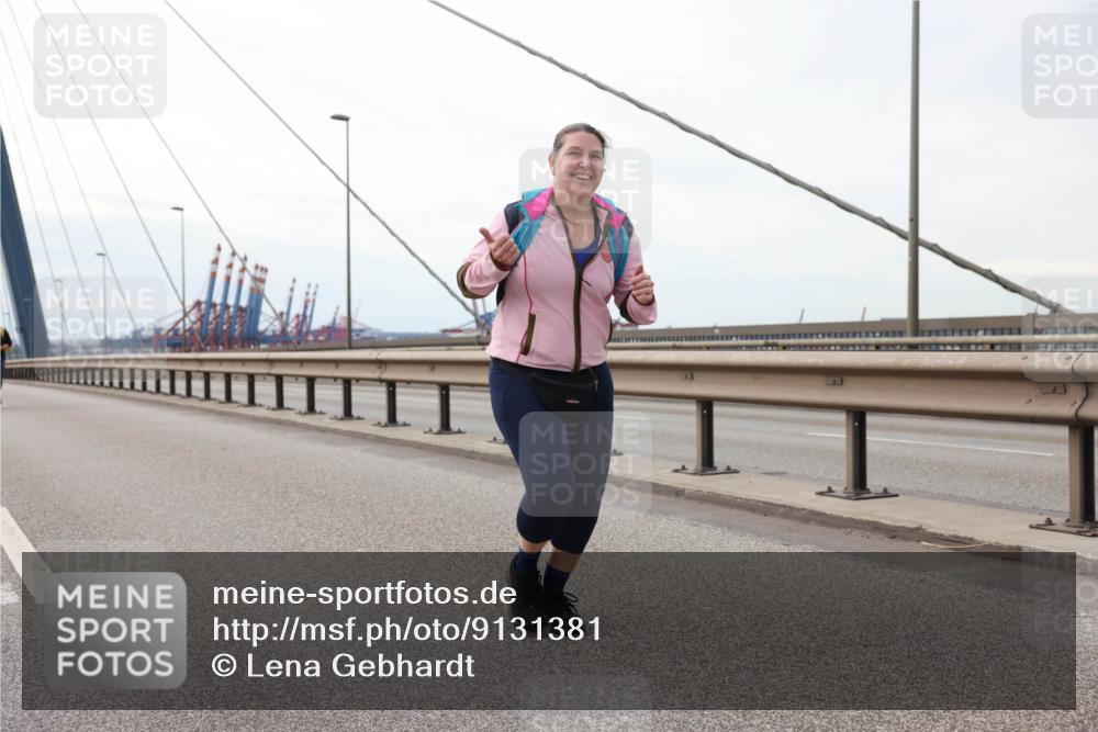 03.10.2025 - Köhlbrandbrückenlauf Lena Gebhardt http://msf.ph/oto/9131381 03.10.2025 16:07:48 Position 2  meine-sportfotos.de