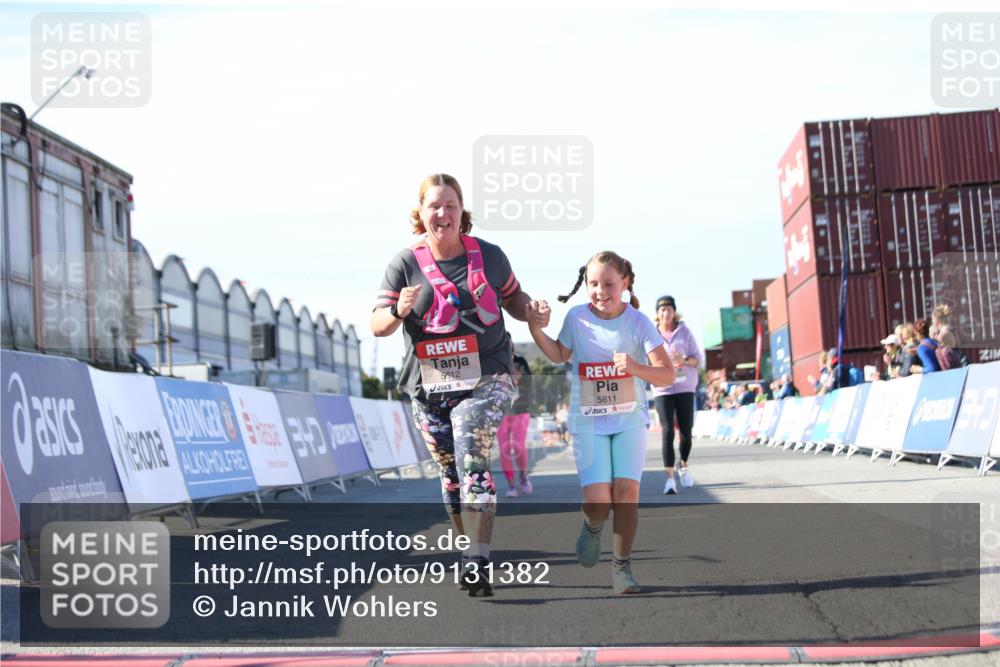 03.10.2025 - Köhlbrandbrückenlauf Jannik Wohlers http://msf.ph/oto/9131382 03.10.2025 13:50:15 Ziel 5225, 5547, 5611, 5612 meine-sportfotos.de