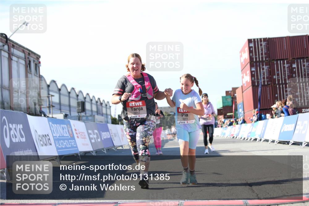 03.10.2025 - Köhlbrandbrückenlauf Jannik Wohlers http://msf.ph/oto/9131385 03.10.2025 13:50:15 Ziel 5225, 5547, 5611, 5612 meine-sportfotos.de