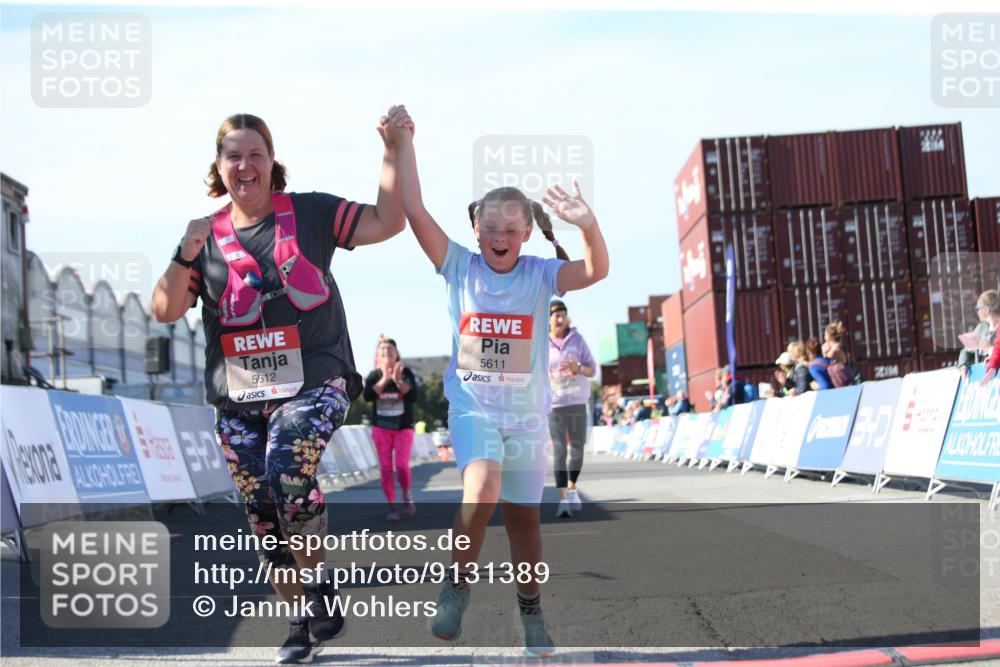 03.10.2025 - Köhlbrandbrückenlauf Jannik Wohlers http://msf.ph/oto/9131389 03.10.2025 13:50:16 Ziel 5225, 5547, 5611, 5612 meine-sportfotos.de