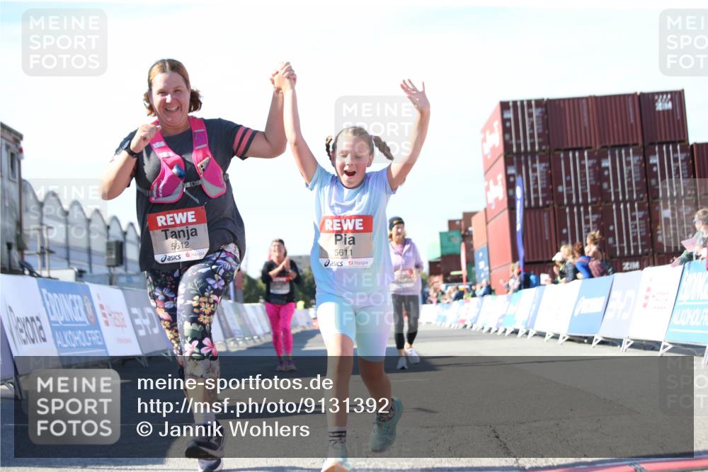 03.10.2025 - Köhlbrandbrückenlauf Jannik Wohlers http://msf.ph/oto/9131392 03.10.2025 13:50:16 Ziel 5225, 5547, 5611, 5612 meine-sportfotos.de